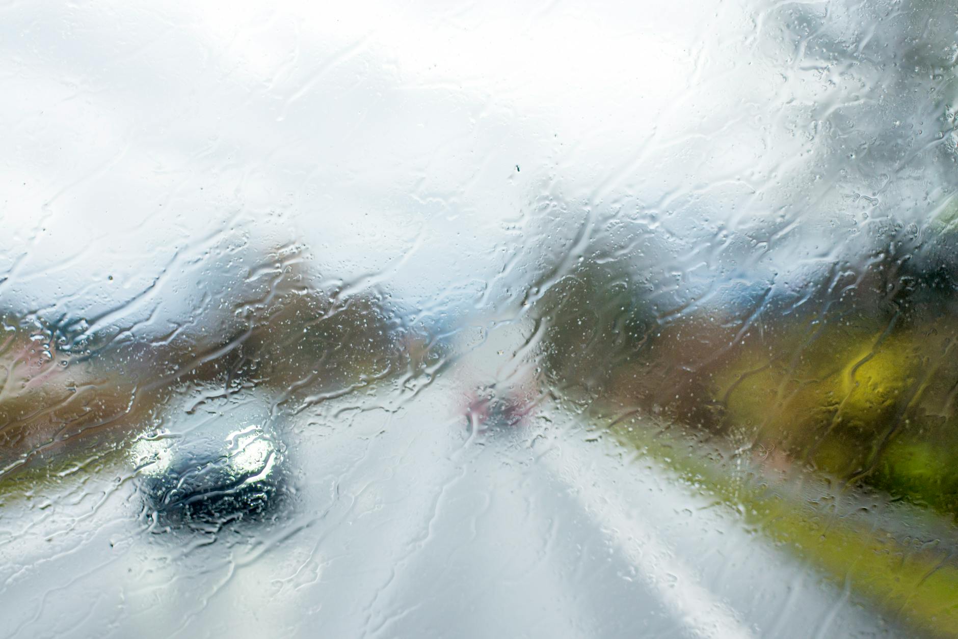 Aquaplaning: cause, sintomi e come evitarlo