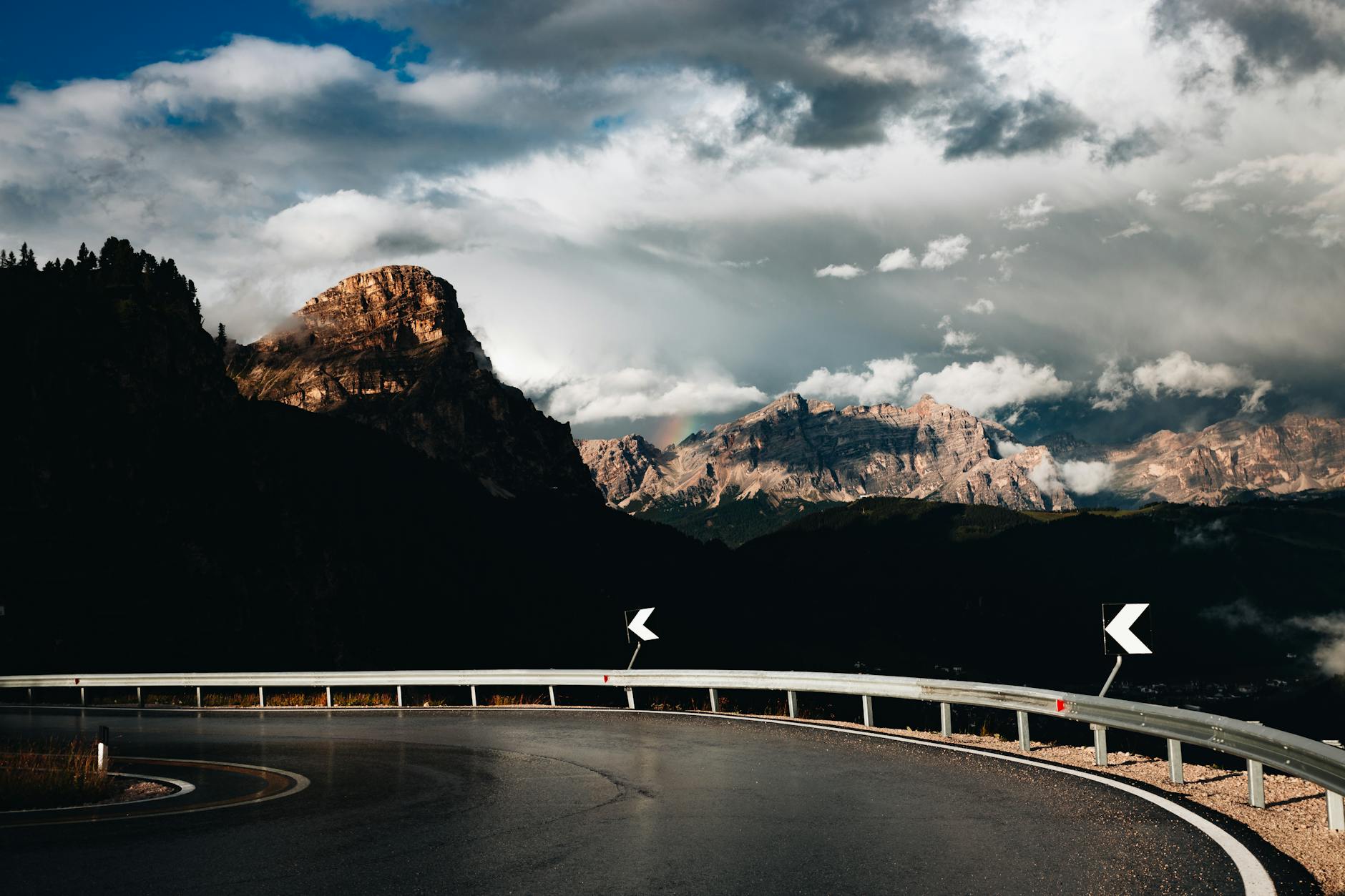 Viaggio in montagna: pneumatici e curve